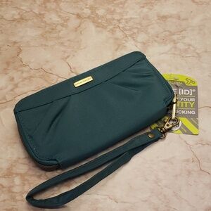 Travelon new green canvas wristlet wallet